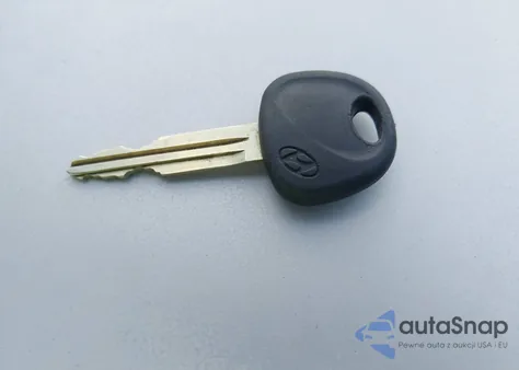 2005 Hyundai Elantra Gls/Gt from USA, damaged, VIN KMHDN46D15U096284